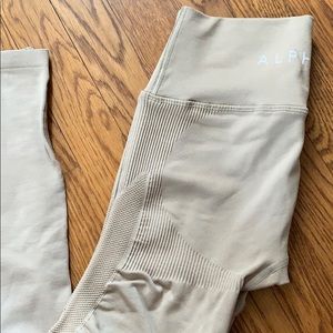 Brand new Alphalete Aero leggings-taupe